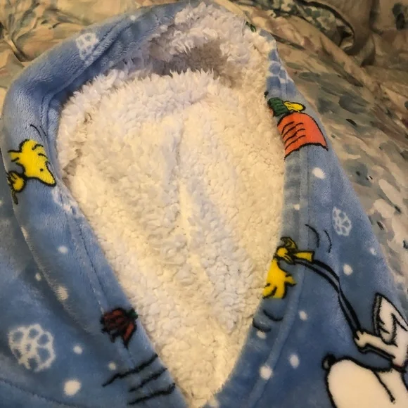 Charlotte Russe Christmas Snoopy Hooded Sherpa Lounger - Picture 3 of 9